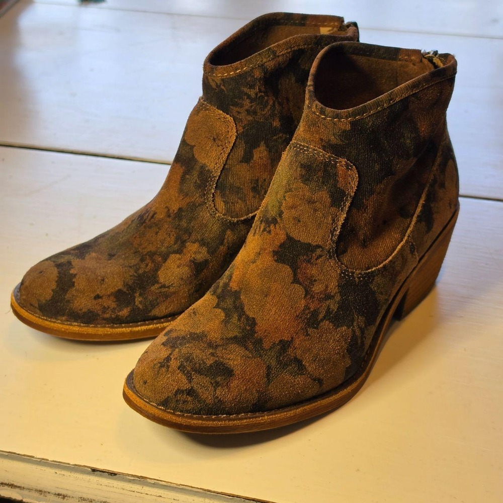 Sofft Aisley Brown Floral Suede Western Ankle Booties SF0035857 Womens 6M